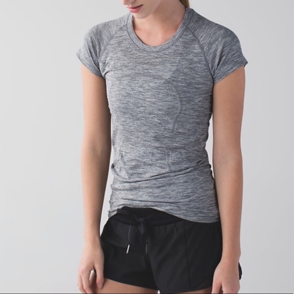 LULULEMON!!! Heathered grey crewneck short sleeve